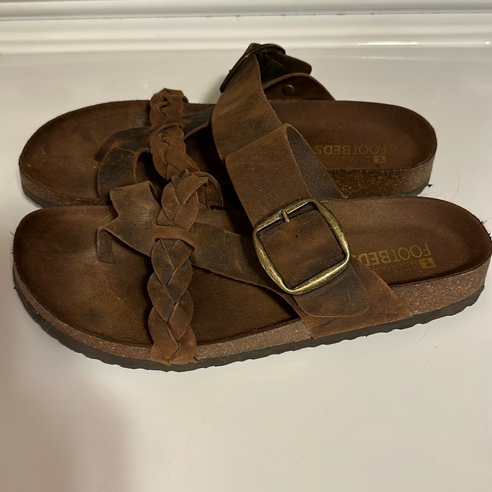 White Mountain Footbeds leather sandals